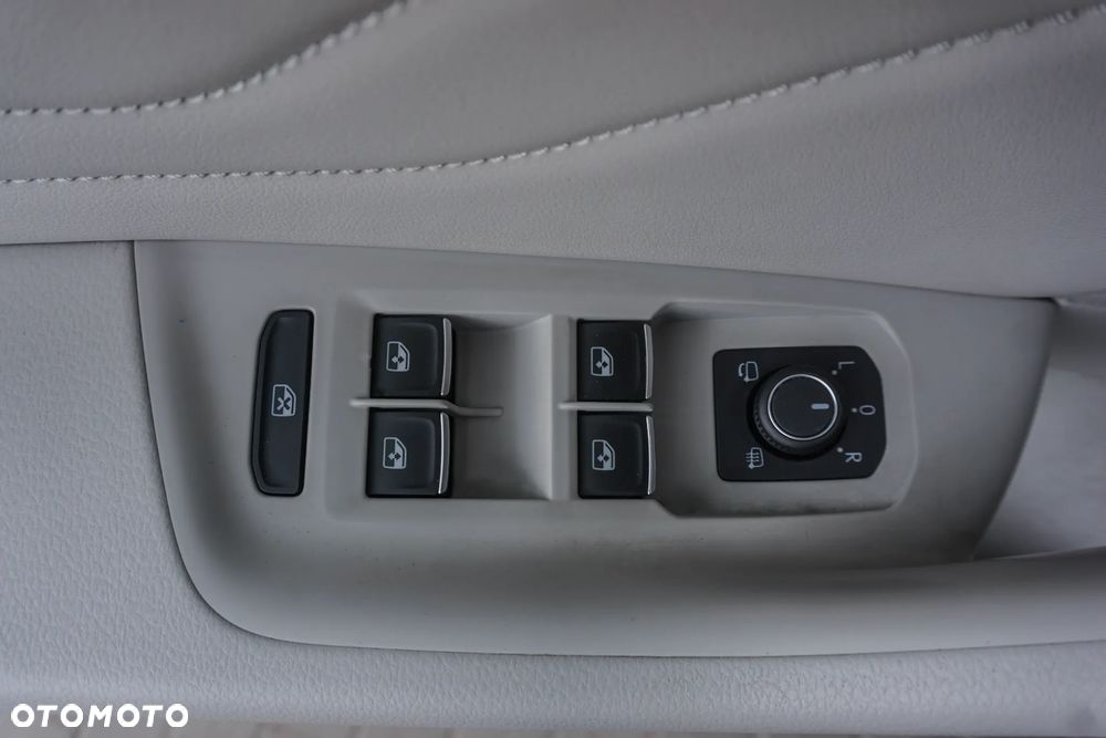 Volkswagen Passat 2.0 TDI Elegance DSG - 26