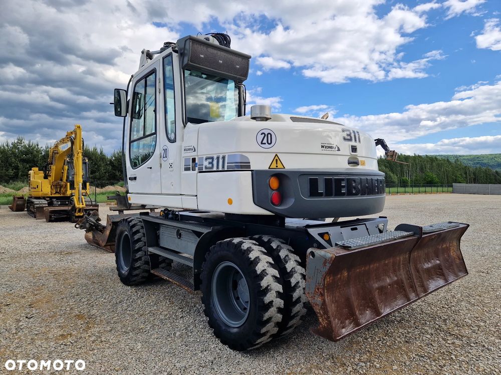 Liebherr A311 - 7