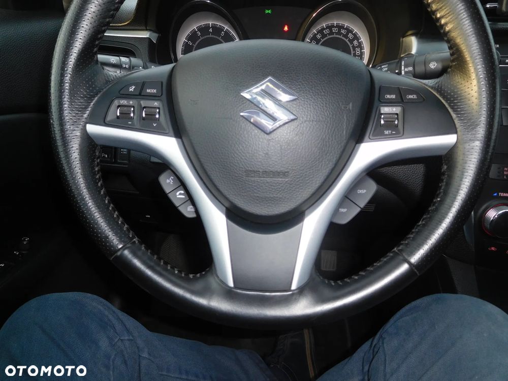 Suzuki Kizashi 2.4 Sport 4WD CVT - 13