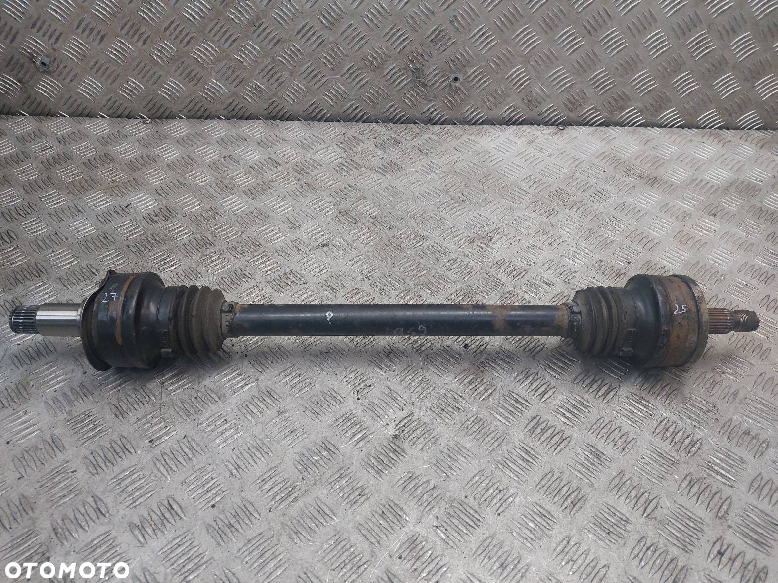 PÓŁOŚ PRAWY TYŁ MERCEDES-BENZ W203 C180 1.8 16V - 1