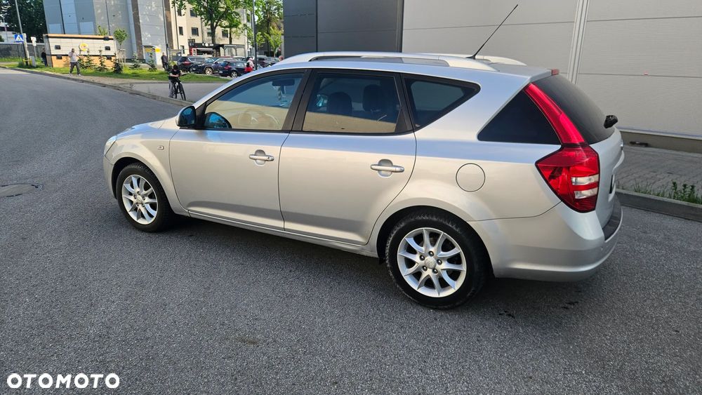 Kia Ceed - 22