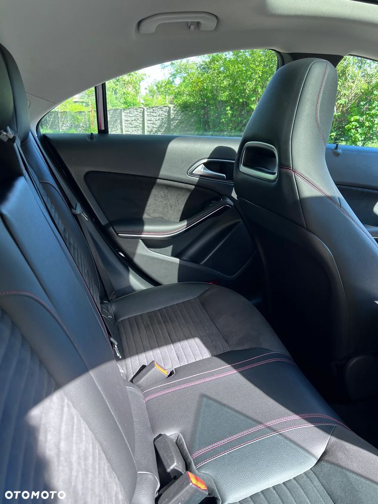 Mercedes-Benz CLA 220 4-Matic - 11