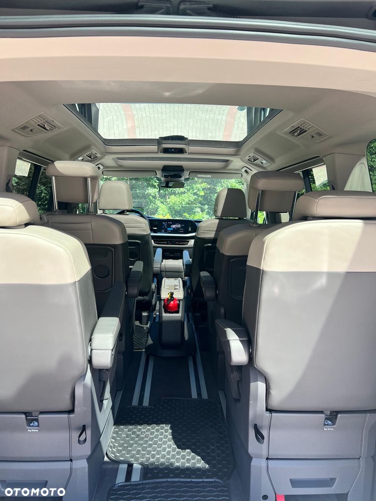 Volkswagen Multivan - 25