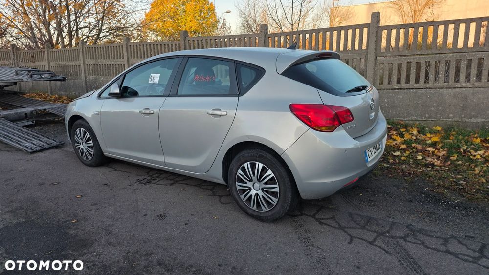 Opel Astra IV 1.7 CDTI Cosmo - 3