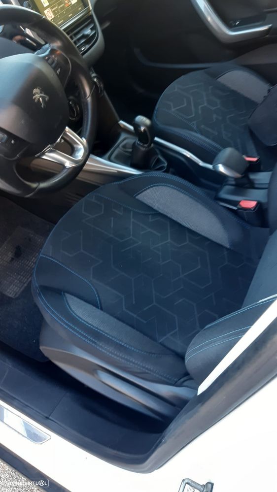 Peugeot 2008 1.2 PureTech Style - 5