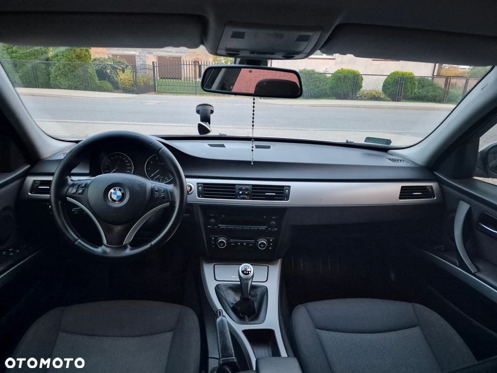 BMW Seria 3 318i - 13