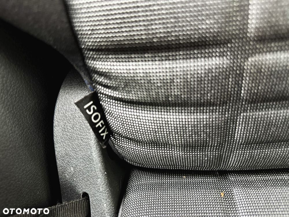 Volkswagen Golf Plus 1.9 TDI DPF Tour Edition - 19