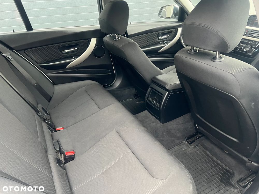 BMW Seria 3 318i - 18