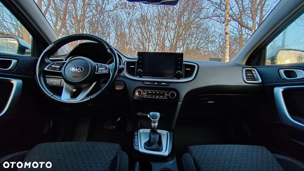 Kia Ceed 1.6 CRDi mHEV M DCT - 11