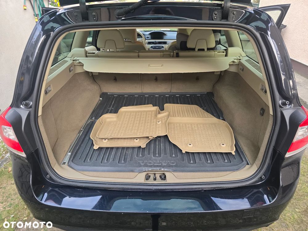 Volvo V70 D2 Summum - 17