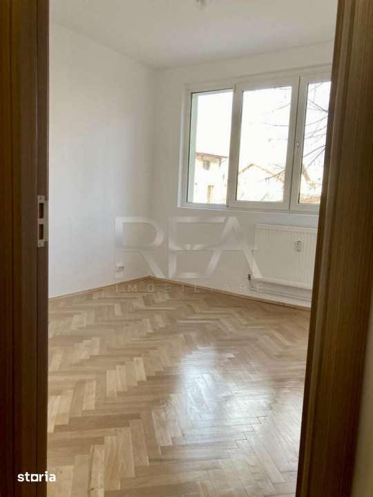2 camere renovat pe Mihalache cu Vedere Spate — fotografia 3