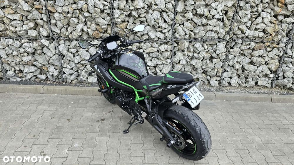 Kawasaki H2 - 10