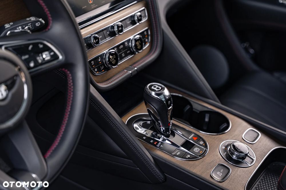 Bentley Bentayga EWB Azure - 23