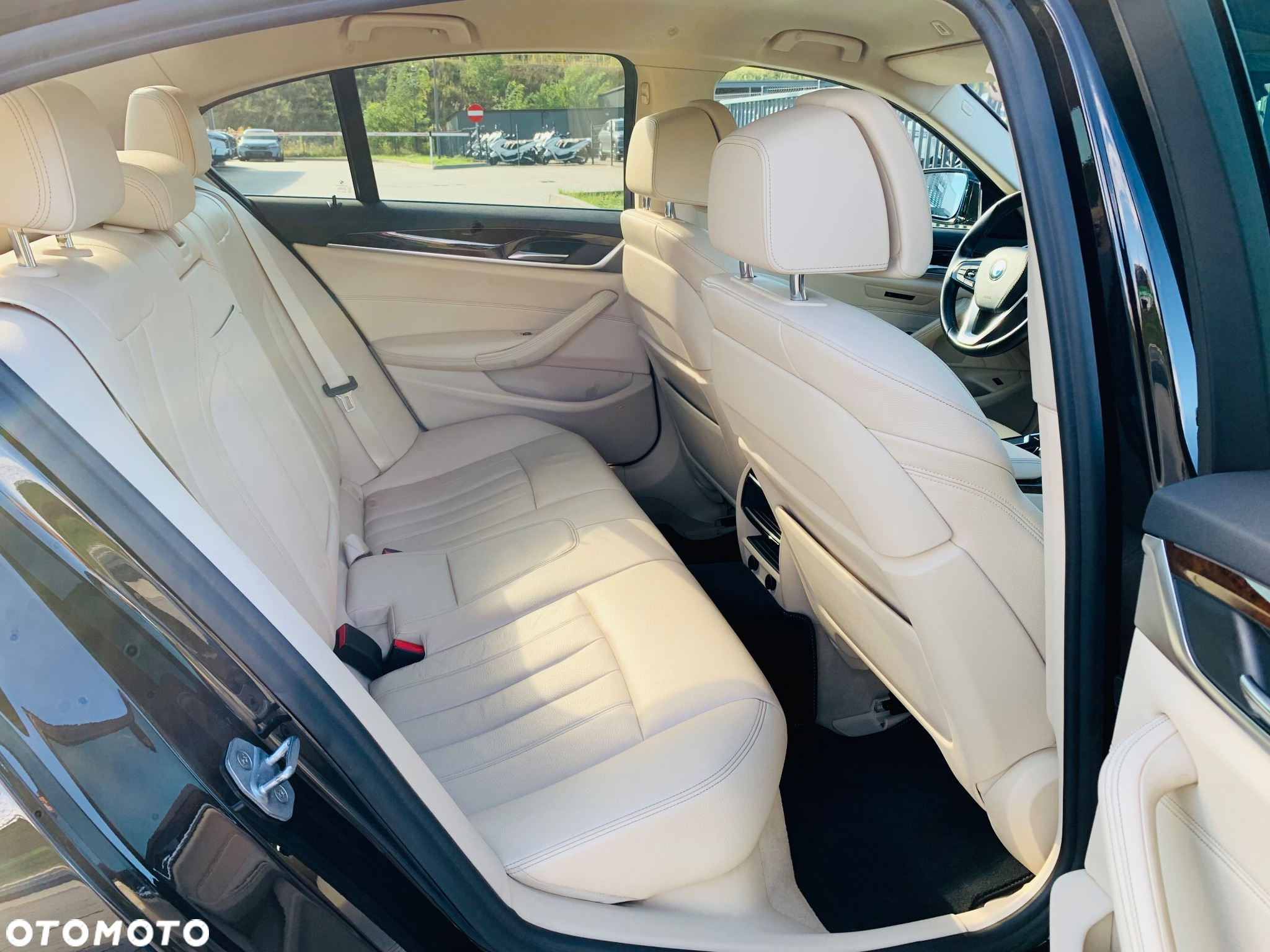 BMW Seria 5 530i GPF xDrive Luxury Line - 27
