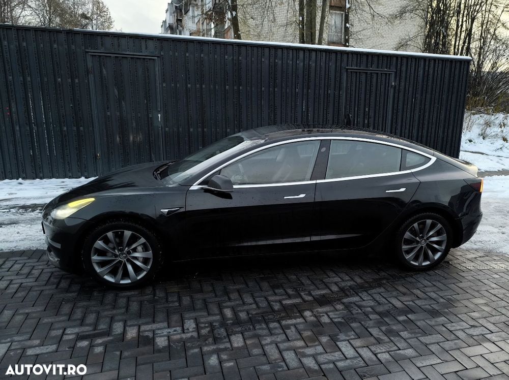 Tesla Model 3 - 1