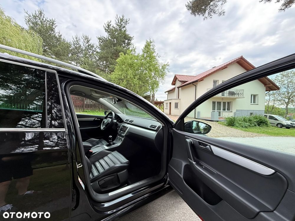 Volkswagen Passat Variant 2.0 Blue TDI SCR Highline - 24