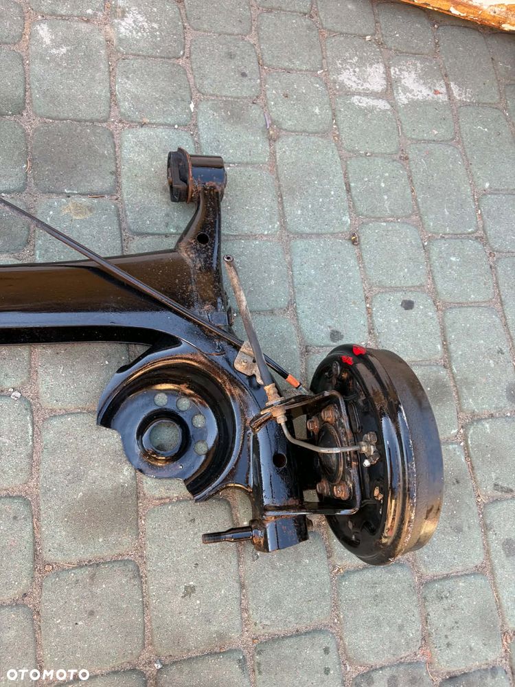 Tylna belka toyota yaris 1 yaris 1 verso Bębny Bez ABS Orginał bez rdzy super stan import italy - 3