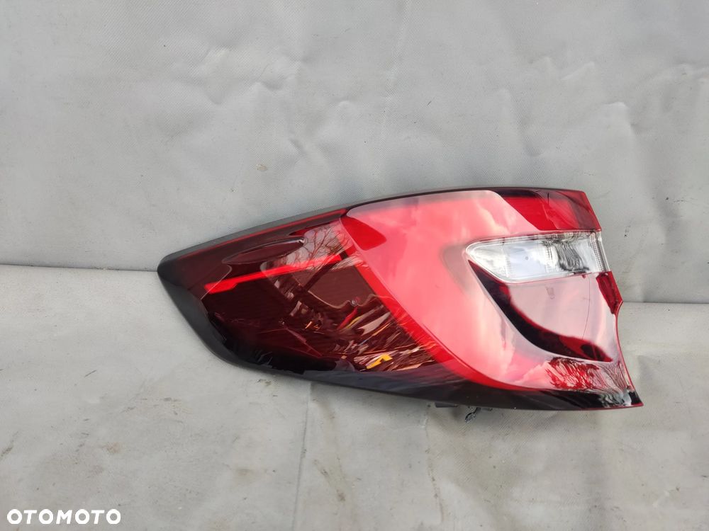 TOYOTA COROLLA E21 LIFT LAMPA TYLNA LEWA KOMBI LED - 1
