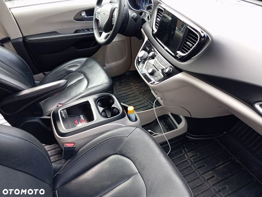 Chrysler Pacifica - 22