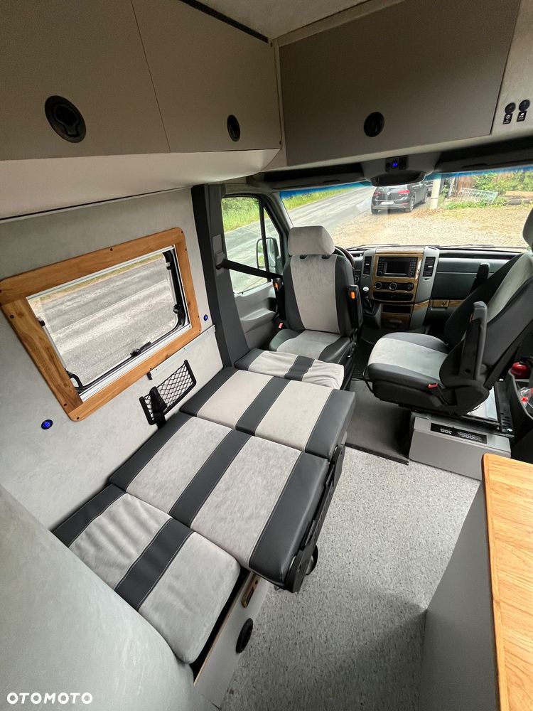 Mercedes-Benz Sprinter - 25