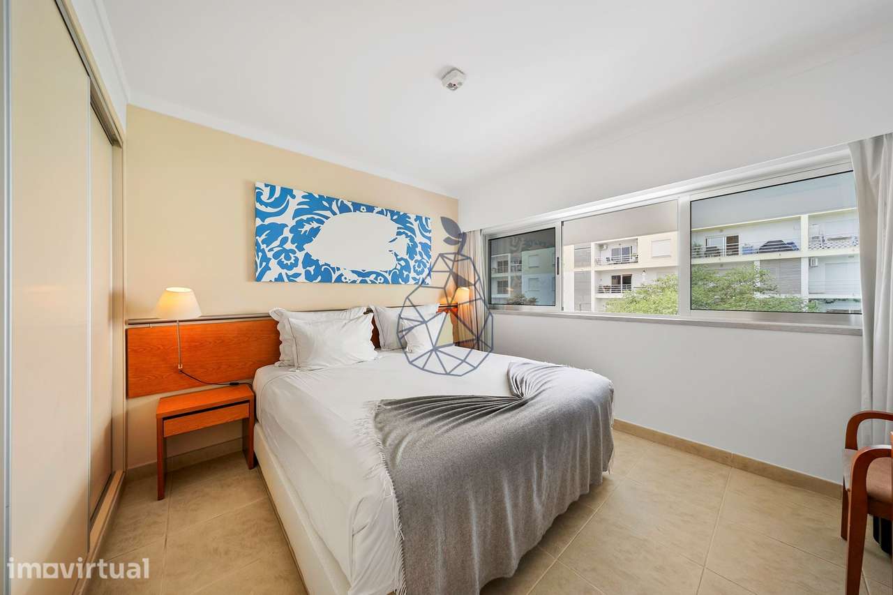 Apartamento T1 com Garagem  em Condomínio de Luxo com Piscina Exterior - Grande imagem: 3/50