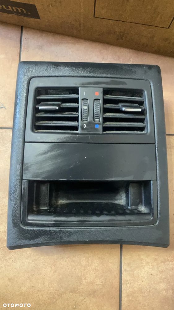 RAMKA TYLNA TUNELU ŚRODKOWEGO BMW E91 E90 7118049 - 1