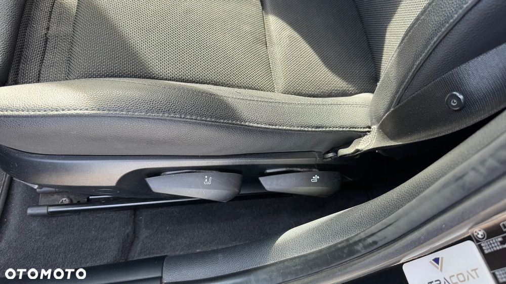 BMW Seria 1 118d DPF - 26