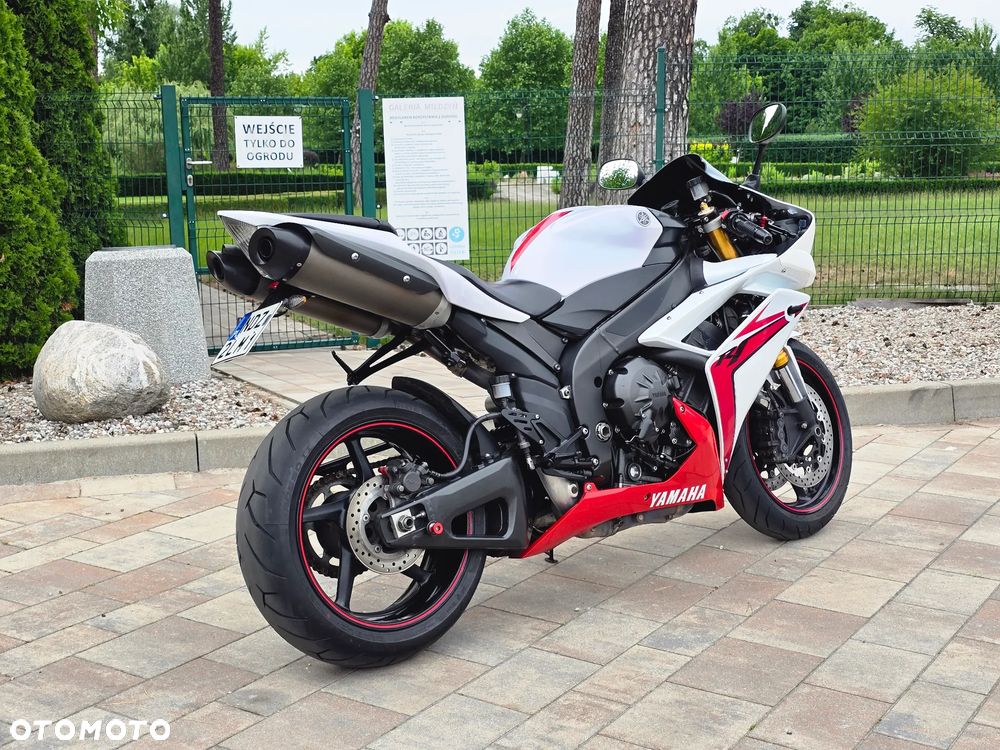 Yamaha R1 - 6