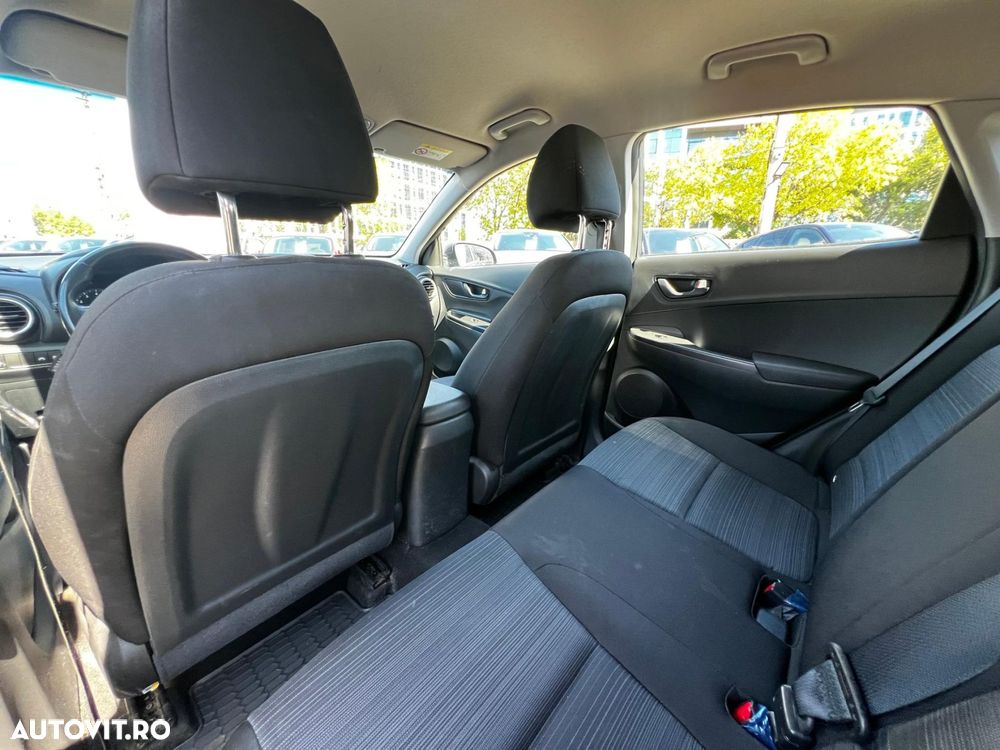 Hyundai KONA - 11