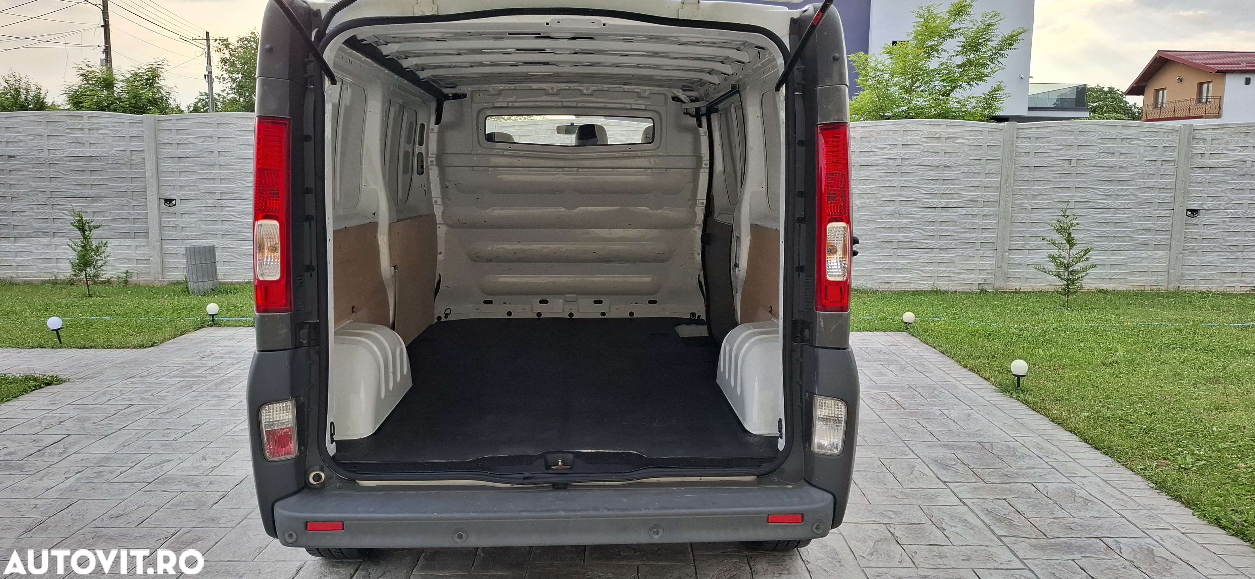 Renault Trafic 2.0 dCi 115 Combi L2H1 - 8