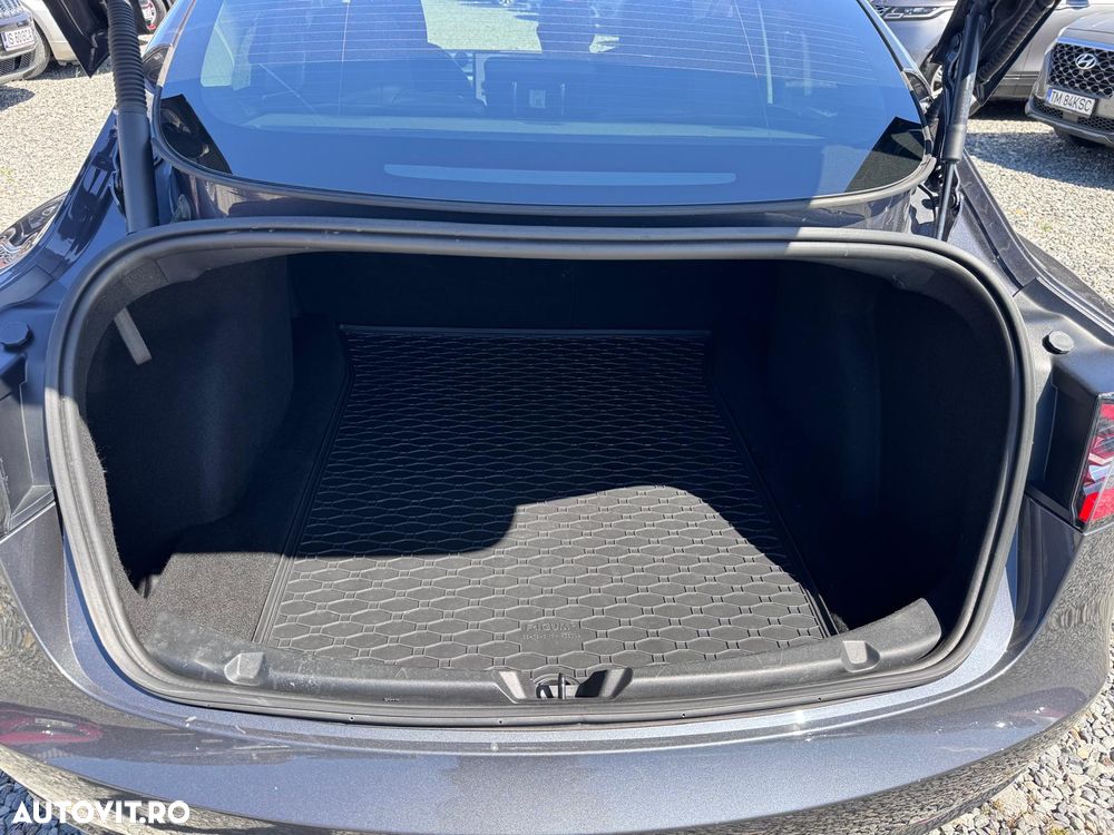 Tesla Model 3 Long Range AWD Premium - 32