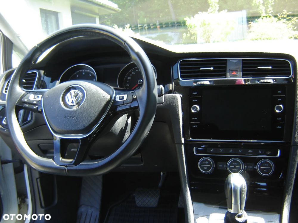 Volkswagen Golf - 10