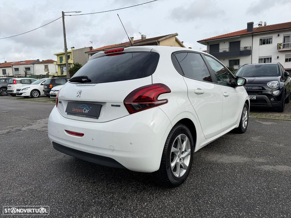 Peugeot 208 1.6 BlueHDi Style - 4