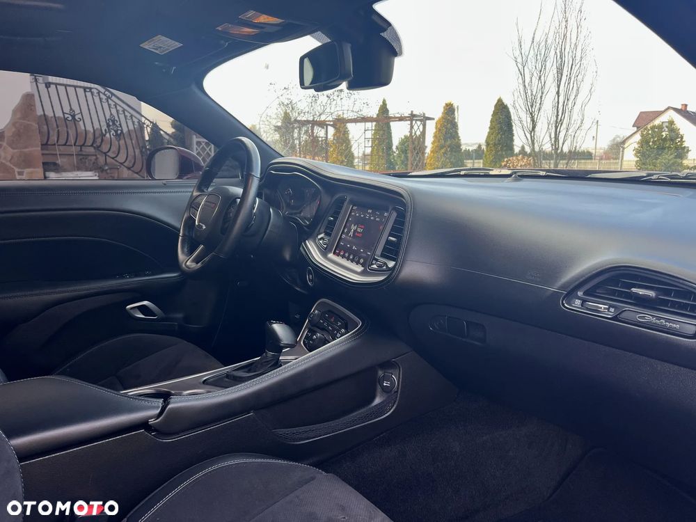 Dodge Challenger - 13