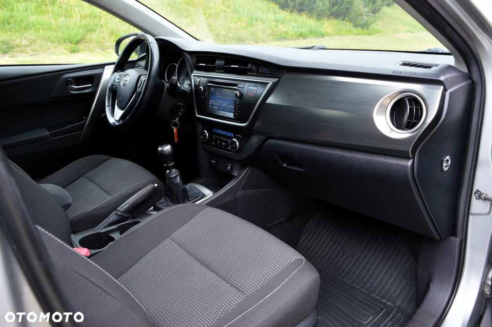 Toyota Auris 1.6 Premium Comfort - 10
