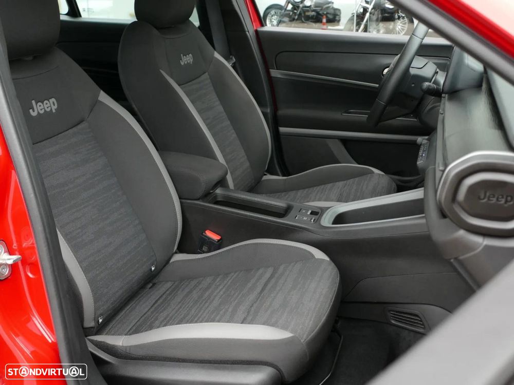 Jeep Avenger 54 kWh Altitude - 32