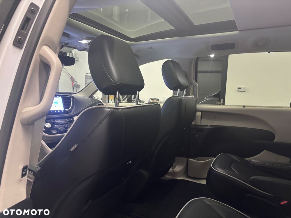 Chrysler Pacifica - 18