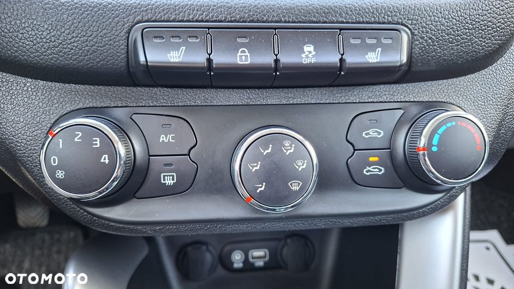 Kia Ceed 1.4 CVVT Dream-Team Edition - 9