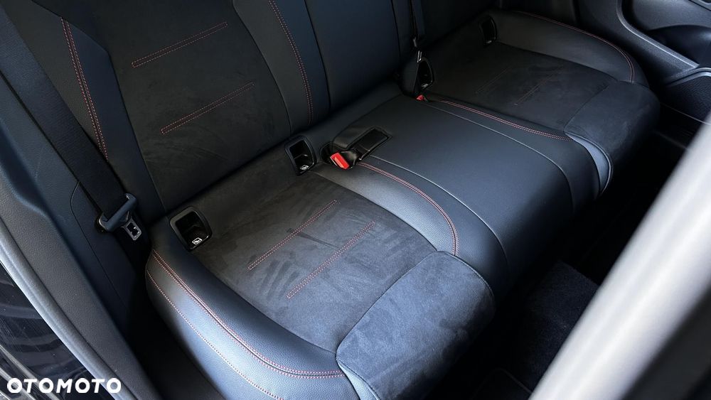Mercedes-Benz GLA - 28