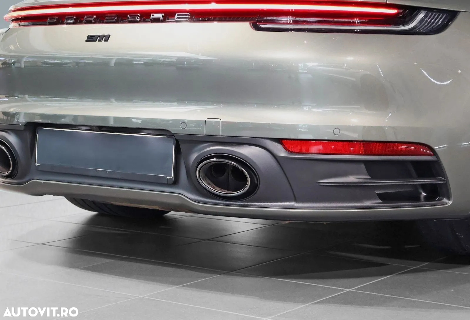 Porsche 911 Carrera 4S - 10