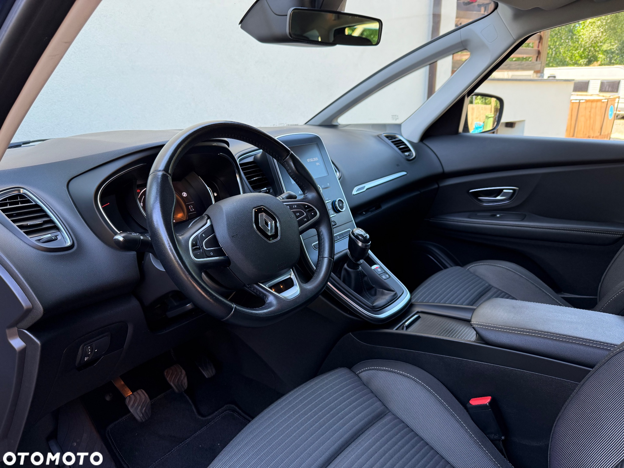 Renault Scenic TCe 140 GPF BUSINESS EDITION - 17