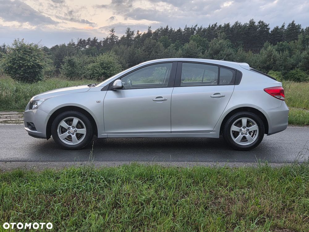 Chevrolet Cruze 1.6 - 4