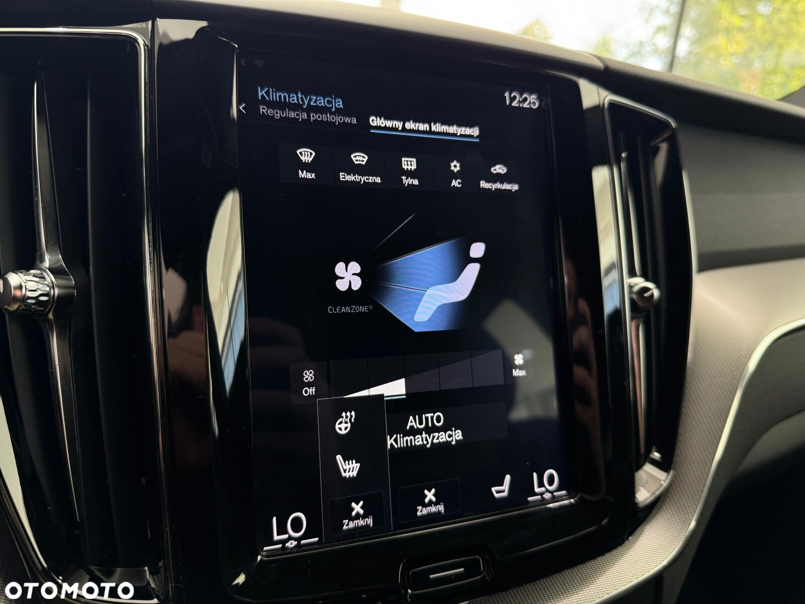 Volvo XC 60 T5 AWD R-Design - 33