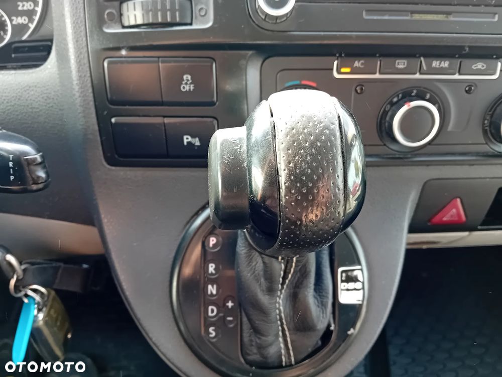 Volkswagen Caravelle - 20