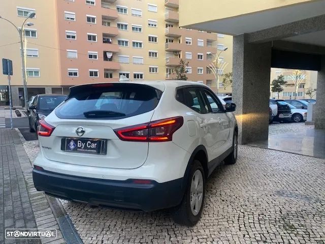Nissan Qashqai 1.3 DIG-T N-Connecta J18 - 23