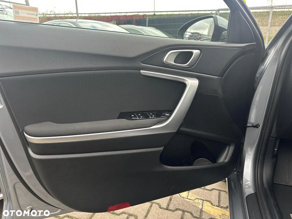 Kia Ceed 1.5 T-GDI M - 10