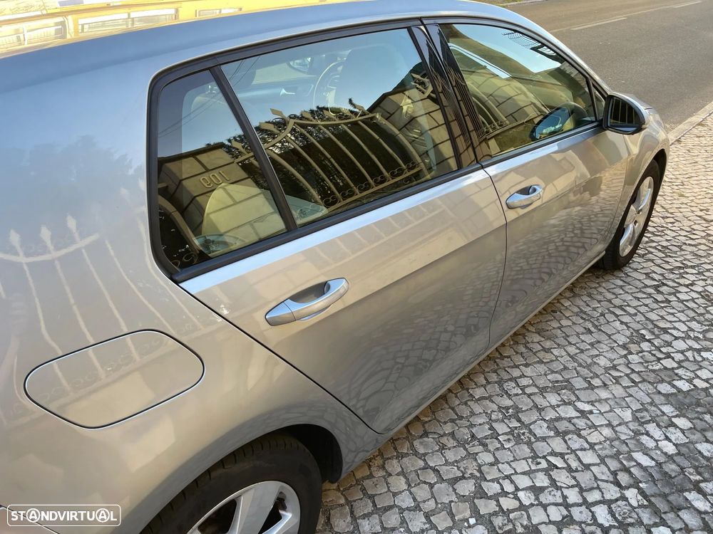 VW Golf 1.6 TDi Trendline BlueMotion - 4