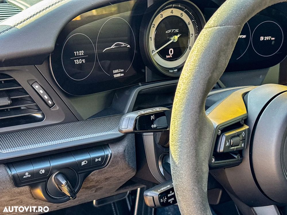 Porsche 911 Carrera 4 GTS PDK - 18