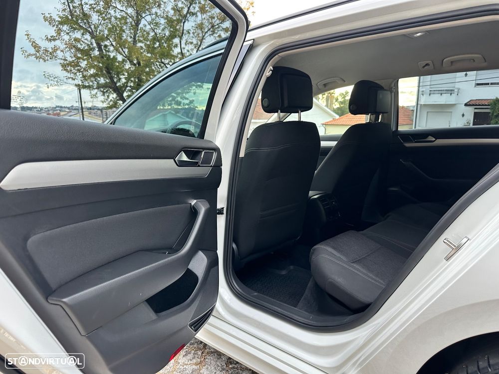 VW Passat Variant 2.0 TDI R-Line - 26