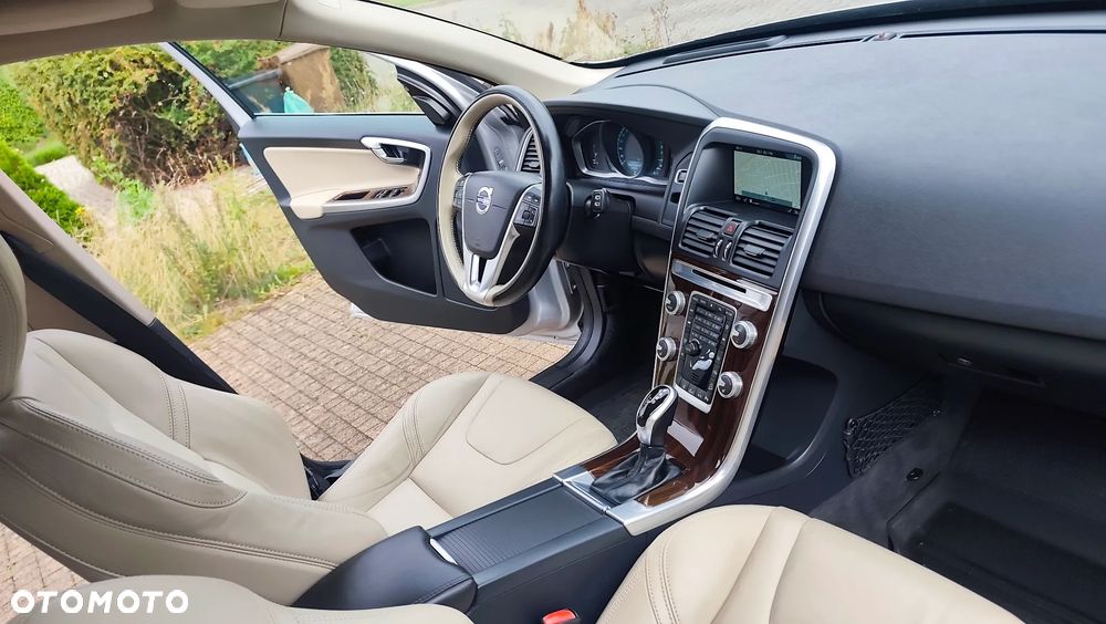 Volvo XC 60 D5 AWD Momentum - 32